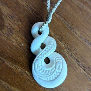 Vintage Māori Style Bone Carving Pendant – Triple Twist Pikorua Necklace